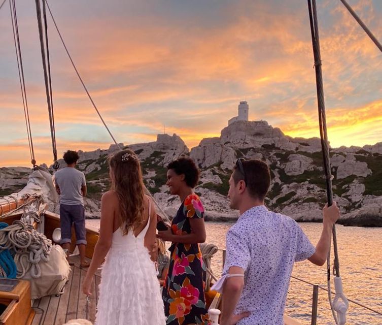Marseille: Frioul Islands Sunset Cruise with Cocktail Dinner - Sailing out of Marseille on Le Don Du Vent