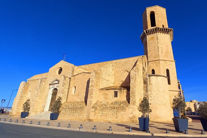 Marseille Guided Tour for 2.5 Hours with a Bilingual Local Guide - Saint-Victor Abbey and the story of la Navette