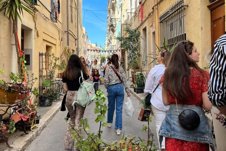 Marseille: No-Diet Club Local Food Tasting and Walking Tour - The guide can shape the whole experience