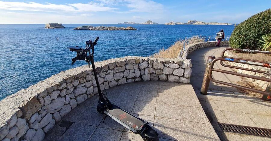 Marseille: Self-Guided Smartphone Tour by E-Scooter - Riding up to Notre Dame de la Garde