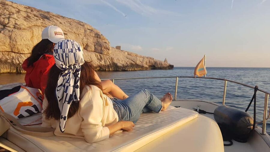 Marseille: Sunset Boat Cruise with Dinner and Drinks - The two-hour stop: swim, eat, and wait for sunset