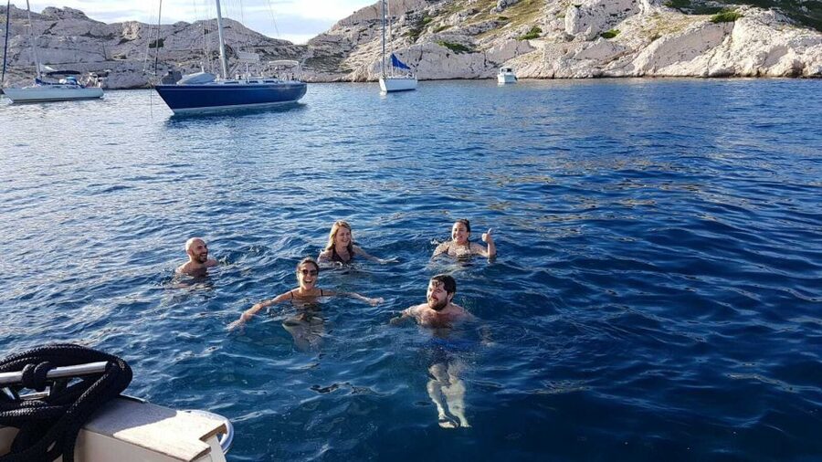 Marseille: Sunset Boat Cruise with Dinner and Drinks - Leaving the Old Port for the Frioul archipelago
