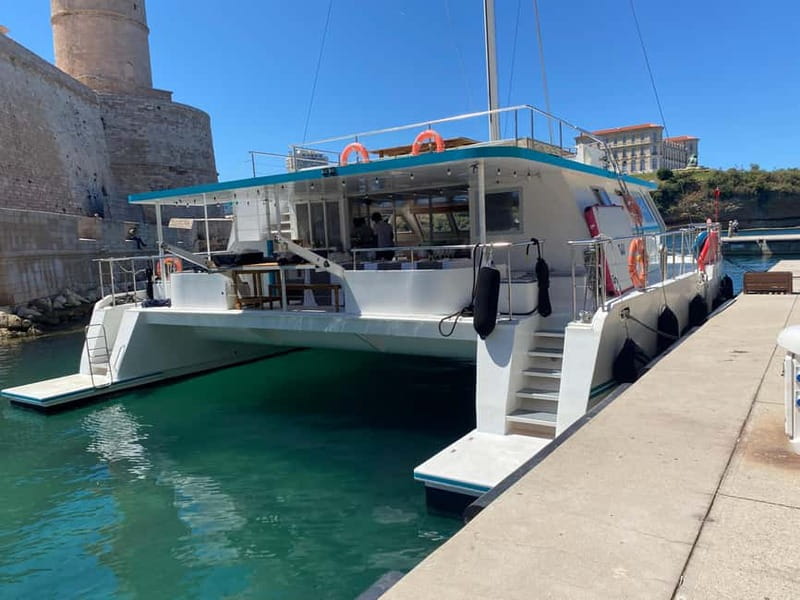 Marseille: Sunset catamaran cruise, buffet & drinks - Music, crew, and the shared atmosphere