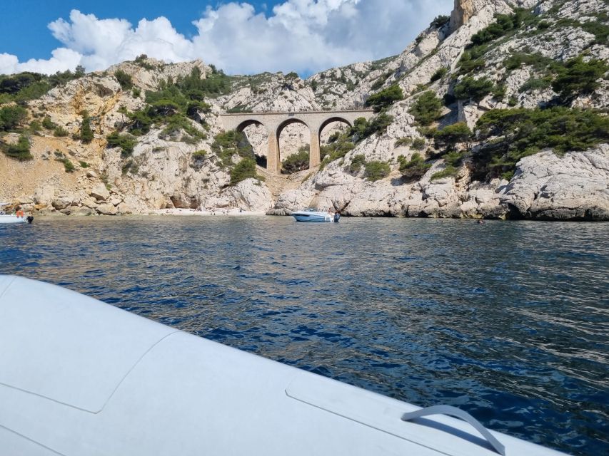 Marseille: Sunset Frioul Archipelago Boat Cruise - A pause at Port du Frioul