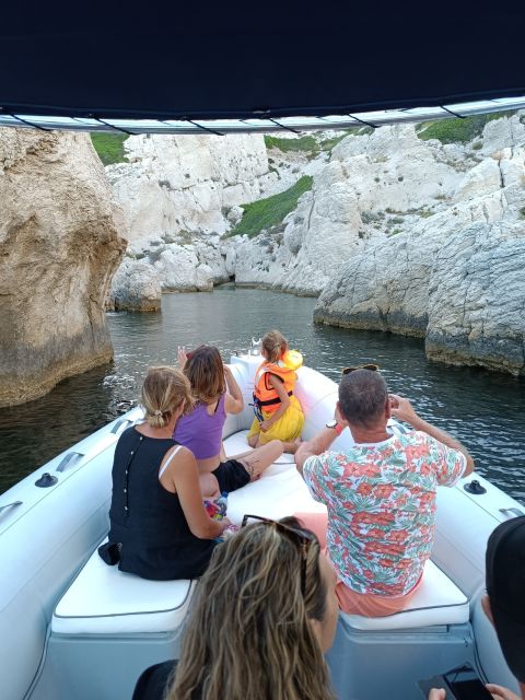 Marseille: Sunset Frioul Archipelago Boat Cruise - What the skipper adds to the experience