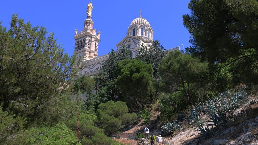 Marseille: Urban Hiking Tour with a Local Guide - Why this Marseille walk feels different