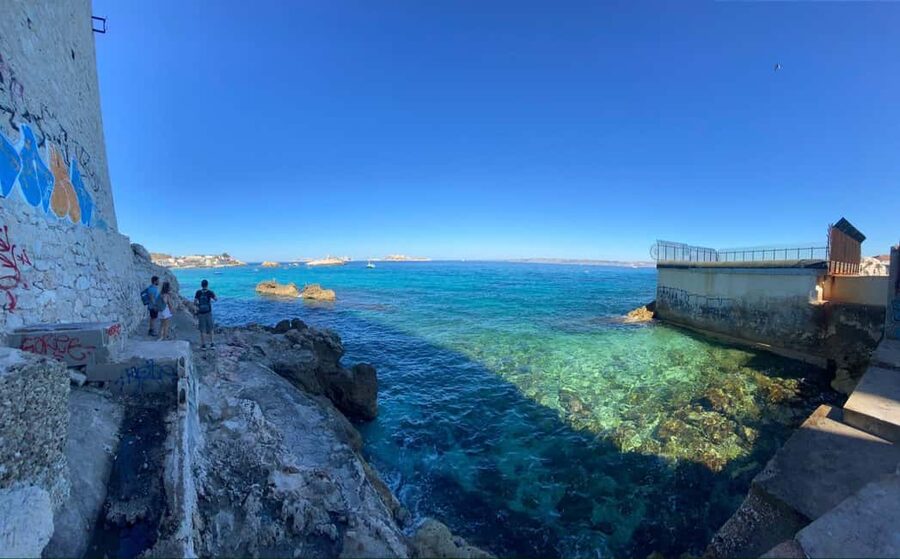 Marseille: Urban Hiking Tour with a Local Guide - Following the coast past Catalans Beach