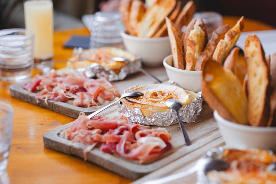 Marseille: Walking Food Tour with Full Meal - Rue Caisserie and the Seafood Question