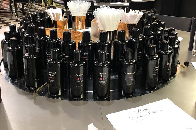 Molinard Classic Perfume Workshop in Grasse - Choosing notes without losing your sense of smell