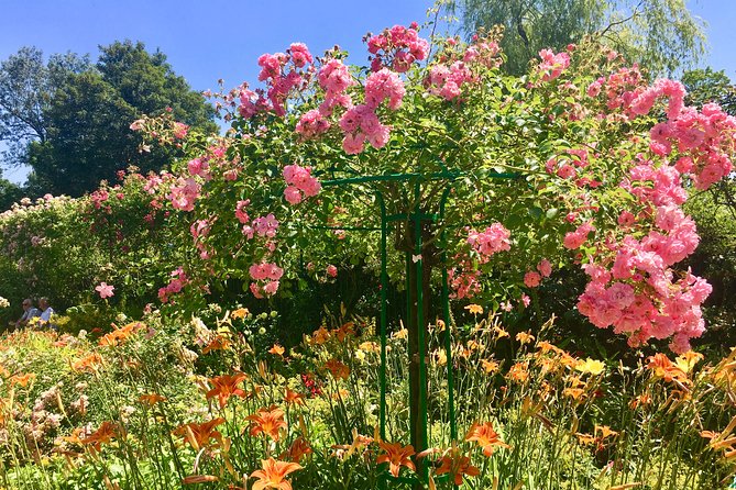 Monet's Gardens & House-Private Giverny Tour From Paris - What $520.23 per person really buys