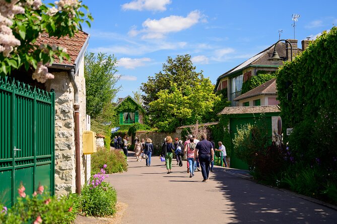 Monet's House and Garden & Giverny Village - Entering Monet’s house and flower gardens