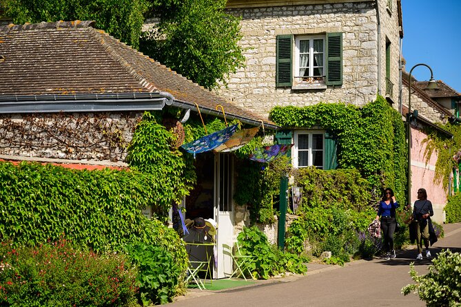 Monet's House and Garden & Giverny Village - The water-lily pond and Japanese bridge