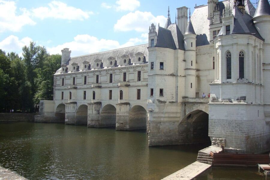 Mont Saint-Michel & Chateaux Country 3-Day Tour from Paris - Chenonceau, Cheverny, and the bridge over the Cher