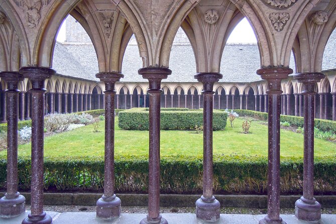 Mont Saint Michel Day Trip from Paris with English Speaking Guide - Finding the best views without losing time
