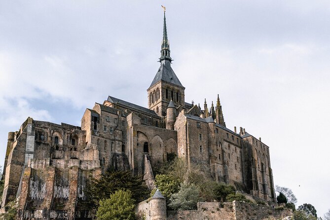 Mont Saint Michel Full Day Tour from Bayeux - Time for lunch and your own look around