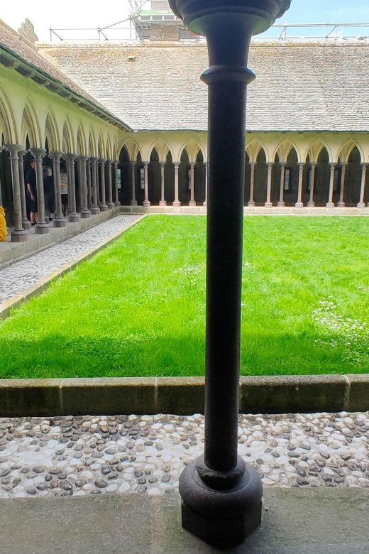 Mont-Saint-Michel: Private Guided Tour with Abbey Entrance - Why a private guide helps on Mont-Saint-Michel