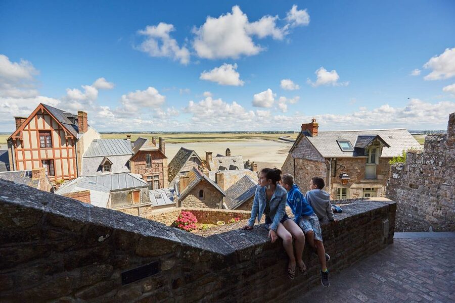 Mont Saint Michel: Walking Tour & Optional Abbey Ticket - Climbing the Grande Rue to the Abbey