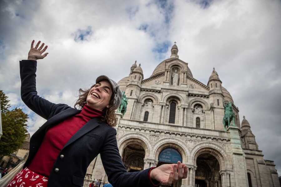 Montmartre en chansons: tour with a professional singer - Moulin de la Galette and Montmartre’s old entertainment life
