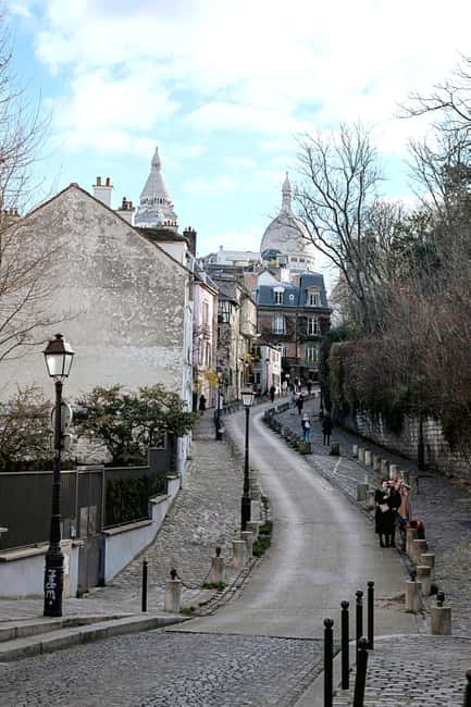 Montmartre for Art Lovers - Walking tour with Expert Guide - Place du Tertre and Saint-Pierre de Montmartre