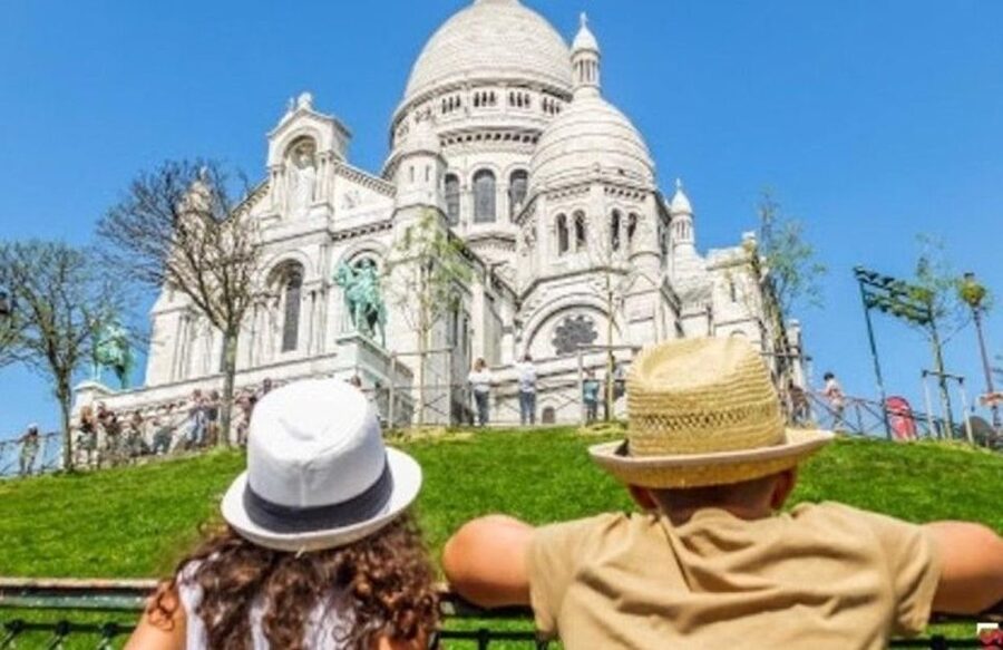 Montmartre: Guided Tour for Kids and Families - Finishing at the Moulin Rouge