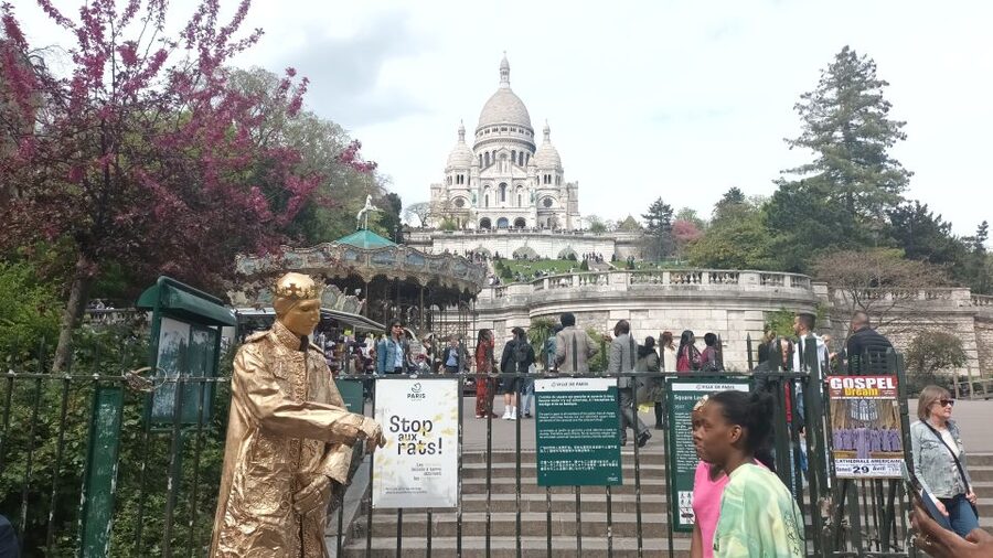 Montmartre: Guided Tour for Kids and Families - Place du Tertre and Montmartre’s working artists