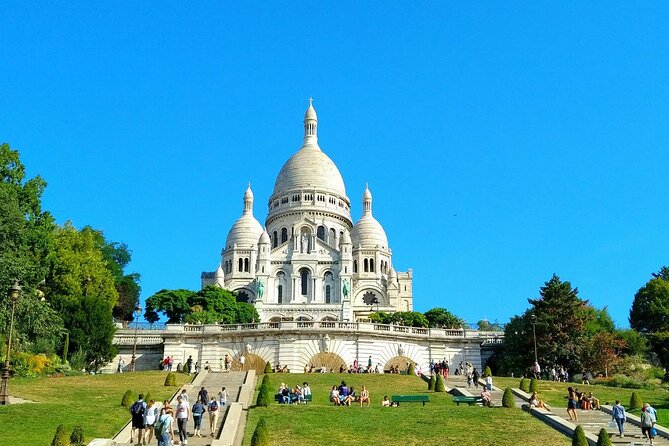 Montmartre Hill French Gourmet Food and Wine Tasting Walking Tour - The wine and cheese pause