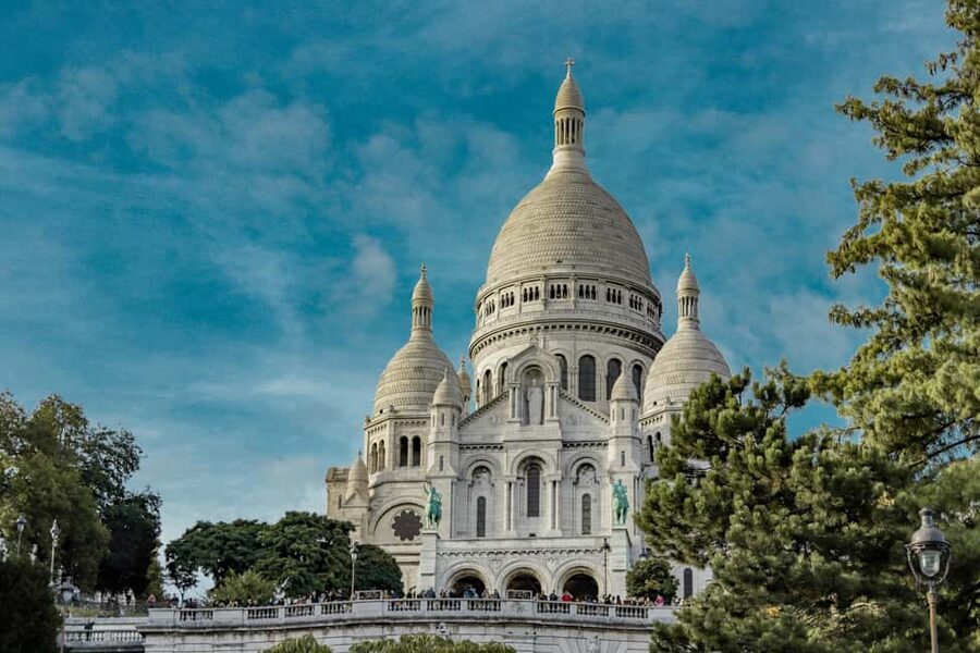 Montmartre : private family tour - Rue du Mont-Cenis and the feel of old Montmartre