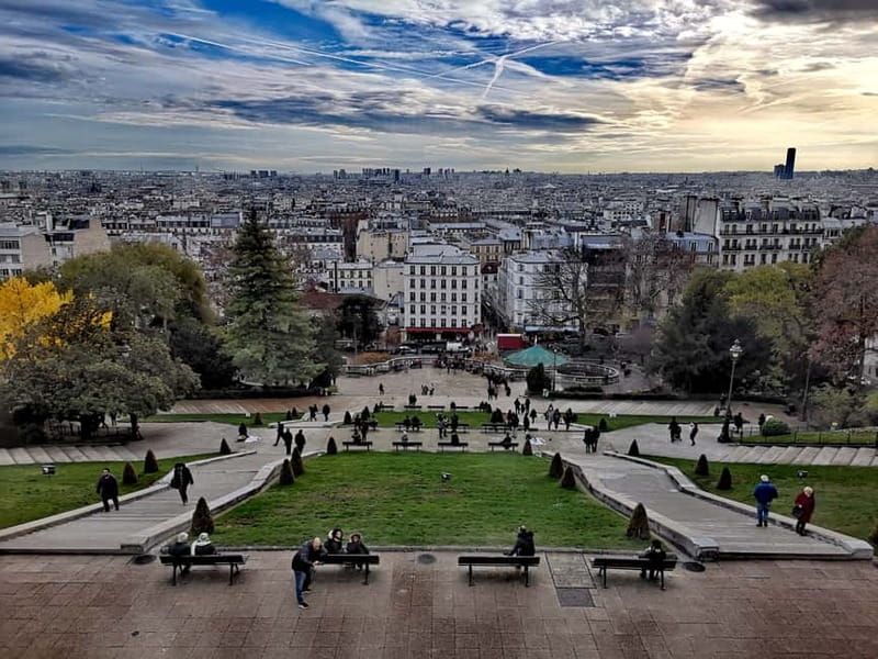 Montmartre : private family tour - Square Suzanne Buisson and a pause among the streets