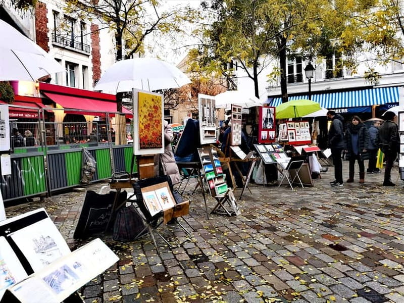 Montmartre : private family tour - Starting at Place Saint-Pierre and reaching Sacré-Coeur