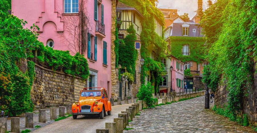 Montmartre & Sacré Coeur: 2.5-Hour Walking Tour - From Moulin Rouge to the old artists’ quarter