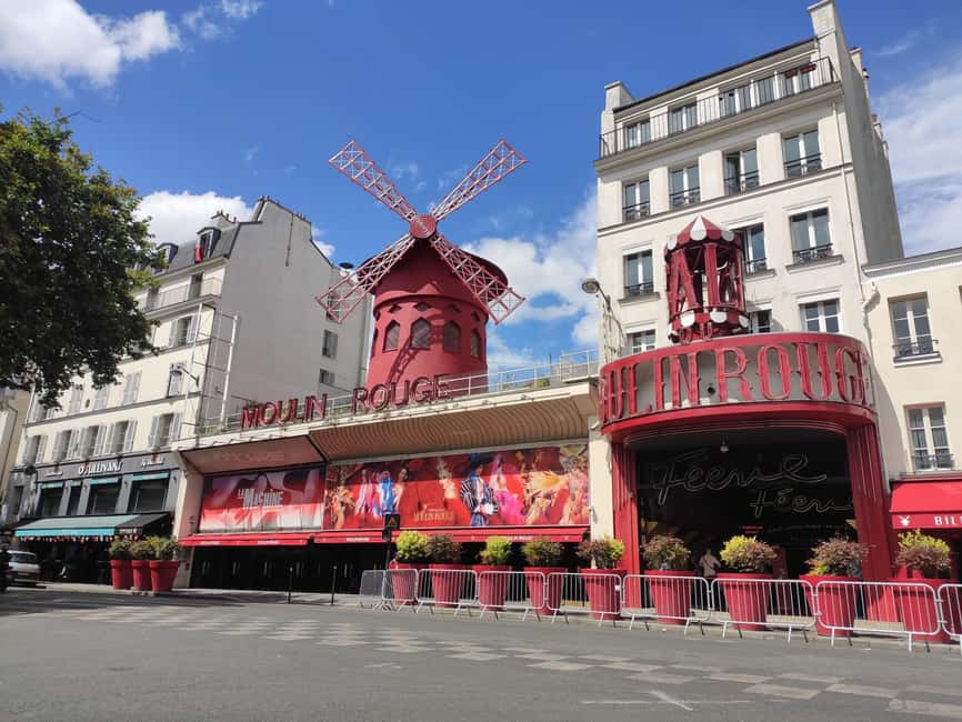 Montmartre Walking Tour with a Local Guide - Why Montmartre works best on foot