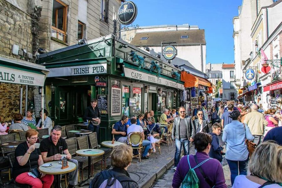 Montmartre Walking Tour with a Local Guide - Dalida’s statue and the power of small stops