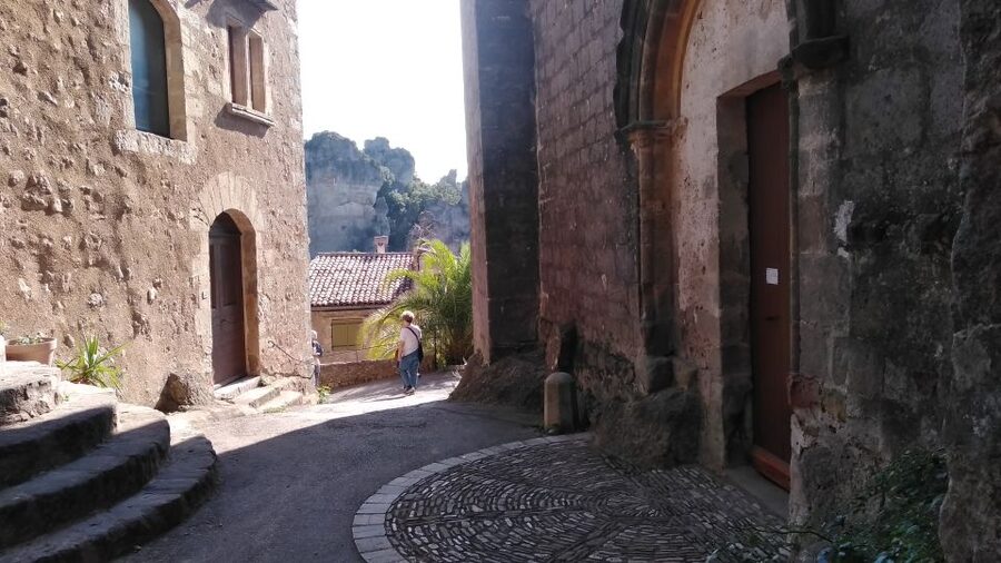 Montpellier: St. Guilhem le Désert and Moureze Day-Trip - What to bring and how demanding the day feels