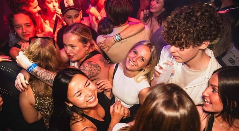 Nice: Bar/Pub Crawl with Free Shots and VIP Entry - The first bars: free shots and discounted drinks