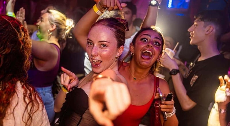 Nice: Bar/Pub Crawl with Free Shots and VIP Entry - The guides make the difference