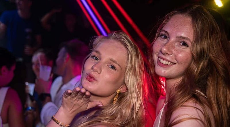 Nice: Bar/Pub Crawl with Free Shots and VIP Entry - Who should book this night?