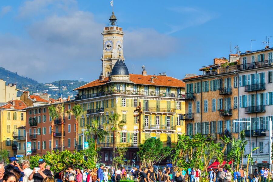 Nice: Old Town Treasures Walking Tour - A local café stop with socca or focaccia