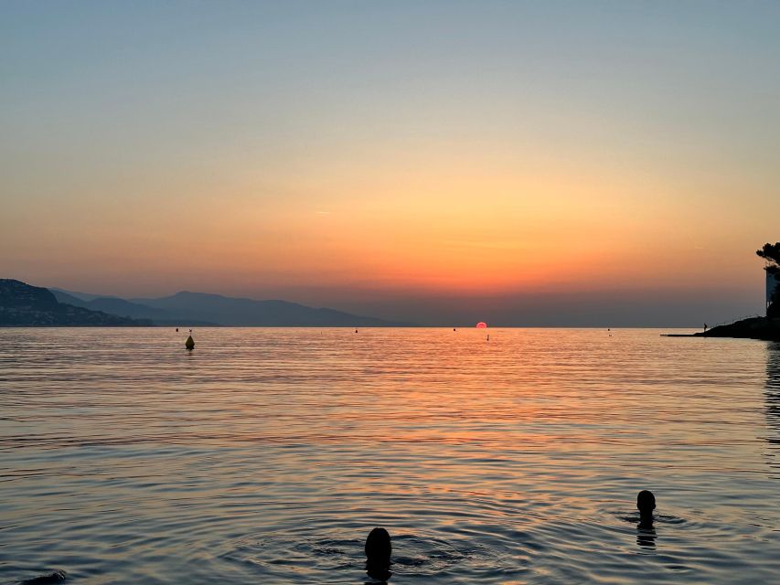 Nice: Saint Jean Cap Ferrat Sunrise Boat Trip with Breakfast - Breakfast, coffee, and music on the boat