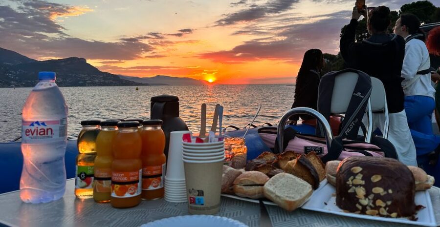 Nice: Saint Jean Cap Ferrat Sunrise Boat Trip with Breakfast - The return through Villefranche-sur-Mer