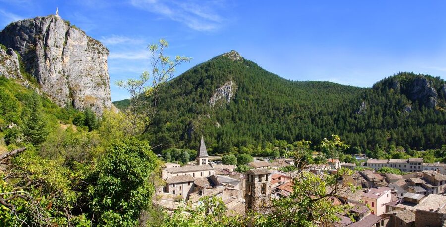 Nice: The Gorges du Verdon and Ste Croix Lake Full-Day Tour - Moustiers-Sainte-Marie, pottery, and a dramatic setting