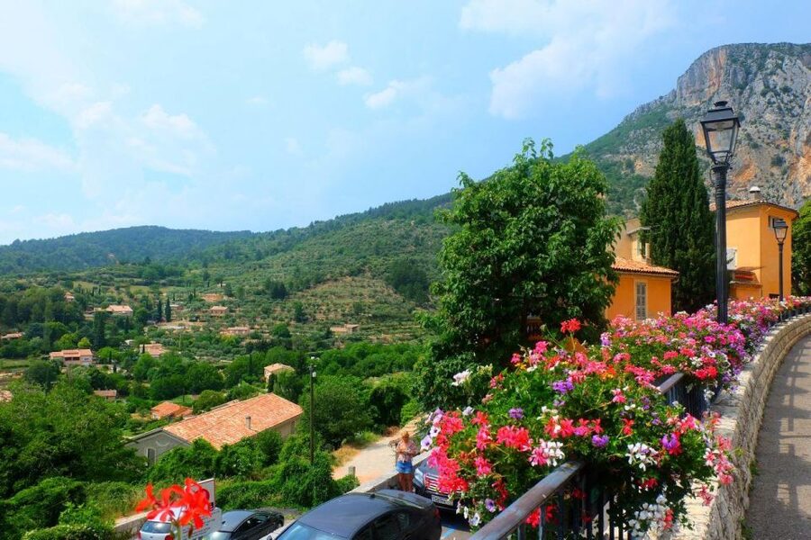 Nice: The Gorges du Verdon and Ste Croix Lake Full-Day Tour - Sainte-Croix Lake: swimming, paddling, and a time limit