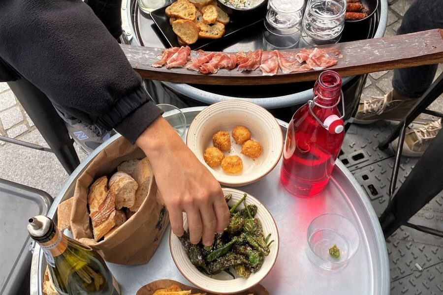 No Diet Club - Amazing local food in Biarritz ! - Why the group size matters