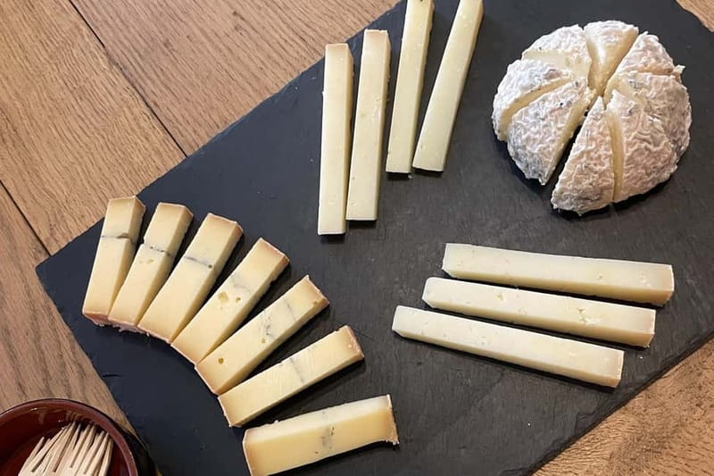 No Diet Club : Bordeaux Food Tour in Bordeaux center ! - Starting in Les Capucins, Bordeaux’s food quarter