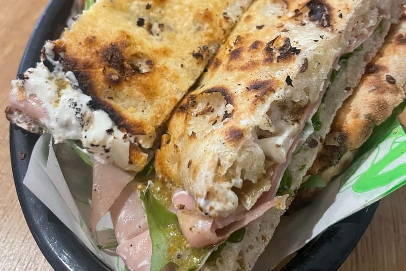 No Diet Club : Bordeaux Food Tour in Bordeaux center ! - Guides, conversation and group size