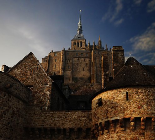 Normandy - Mont Saint-Michel Full Day Tour from Bayeux - Reaching the mount and crossing into the village