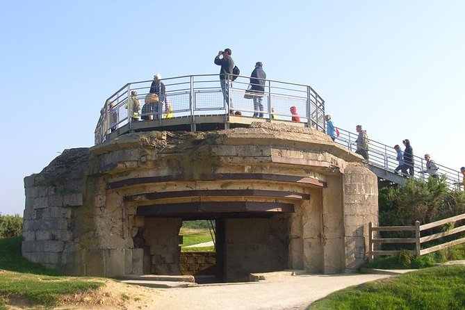 Omaha Beach D-Day Experience - Afternoon group tour from Bayeux - How the guides shape the experience
