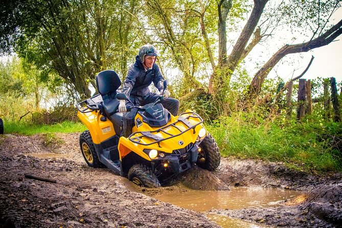 One hour quad ride between Nantes and La Baule - Changing rooms, showers, and the terrace