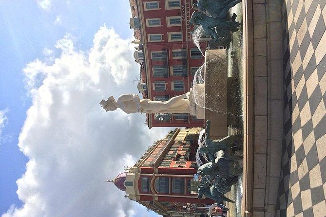 Original Nice city tour ( pedicab-vélo taxi) - Monument aux Morts and Quai Rauba Capeu