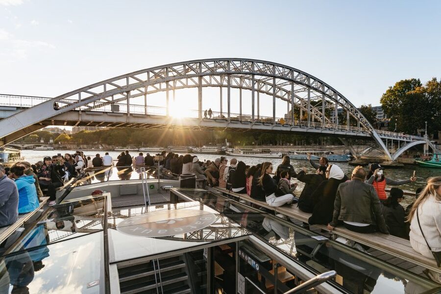 Paris: 1-Hour Sightseeing Cruise and 3-Course Bistro Dinner - Should you book the Bistro Parisien and Seine cruise?