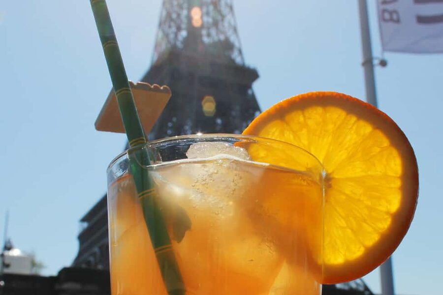 Paris: 1-Hour Sightseeing Cruise and 3-Course Bistro Dinner - Starting beside the Eiffel Tower at 6:30 PM